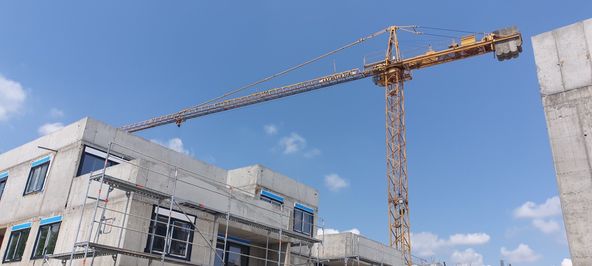 Tower crane available for rental
