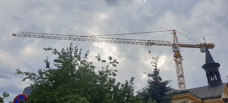 Toranjska dizalica na projektu